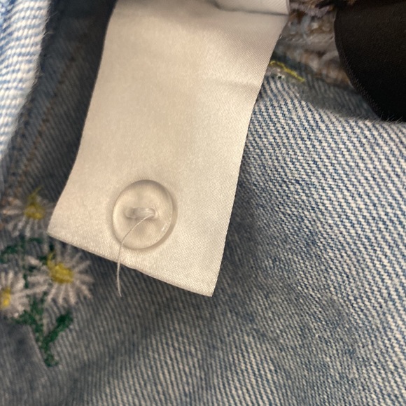 H&M Divided Daisy Embroidered Denim Skirt with Zipper - Picture 6 of 10